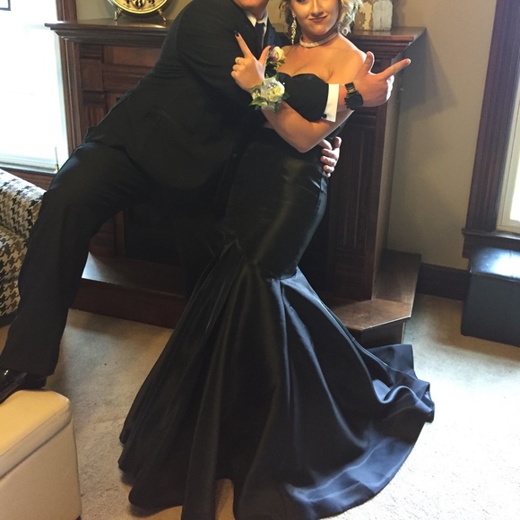 Black prom dress - Picture 2 of 3